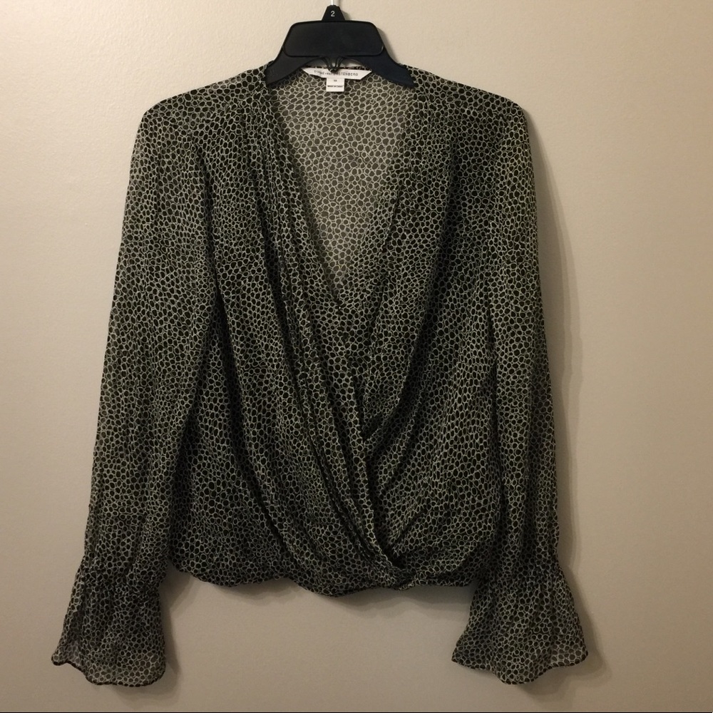 (2091). Diane Von Furstenberg Top. Size 10